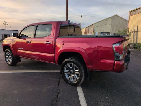 Used 2017 Toyota Tacoma Limited w/ Tow Package image 3