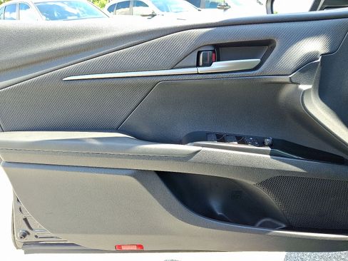 Used 2025 Toyota Camry SE FWD image 12