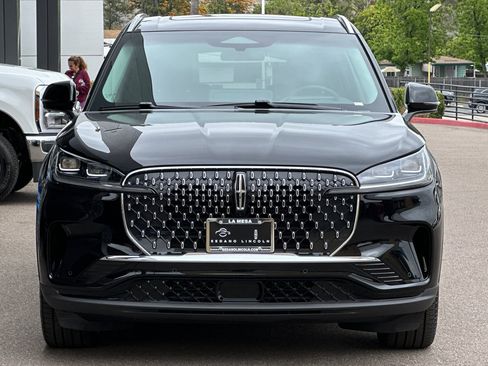 New 2025 Lincoln Aviator Reserve w/ Luxury Package image 8