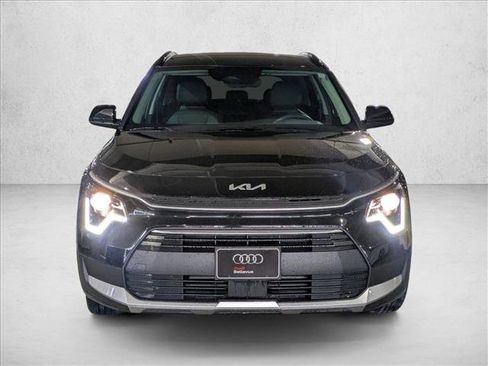 Used 2025 Kia Niro EX image 2