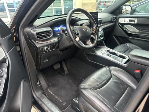 Used 2023 Ford Explorer Platinum w/ Technology Package AWD/4WD image 9