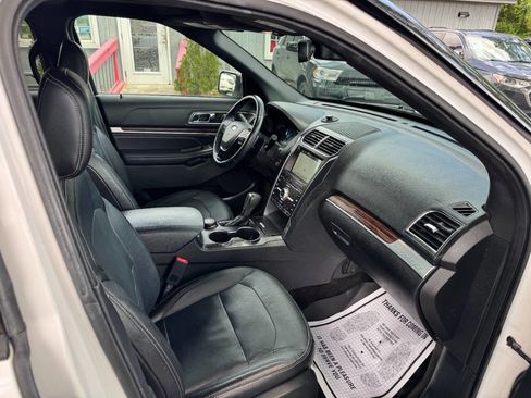 Used 2018 Ford Explorer Limited w/ Equipment Group 301A AWD/4WD image 17
