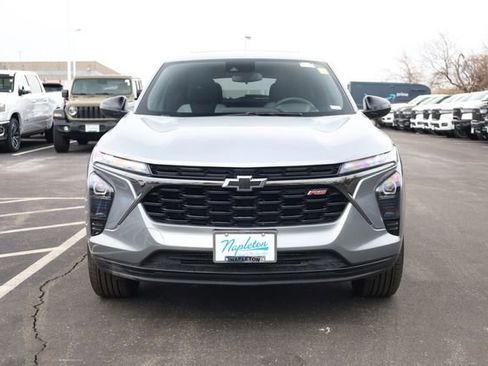 Used 2025 Chevrolet Trax RS w/ Sunroof Package image 3