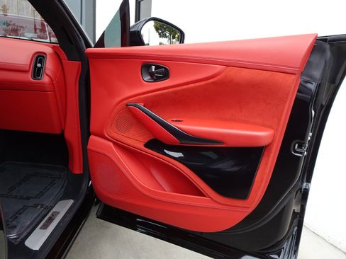 Used 2022 Aston Martin DBX AWD/4WD image 18