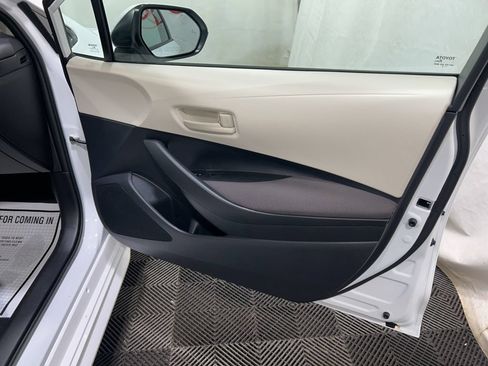 Used 2026 Toyota Corolla LE FWD image 9