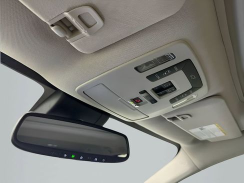 Used 2025 Toyota Sienna XLE FWD image 27