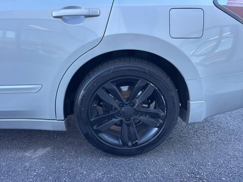 Used 2011 Nissan Altima 3.5 SR image 4