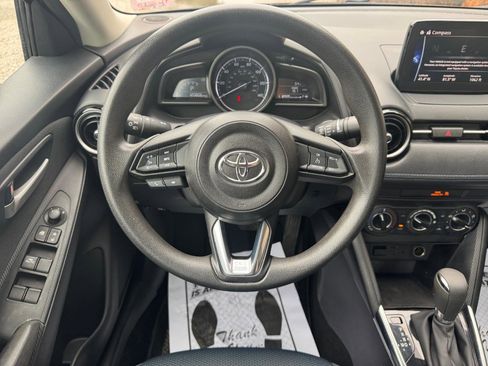 Used 2019 Toyota Yaris LE FWD image 11