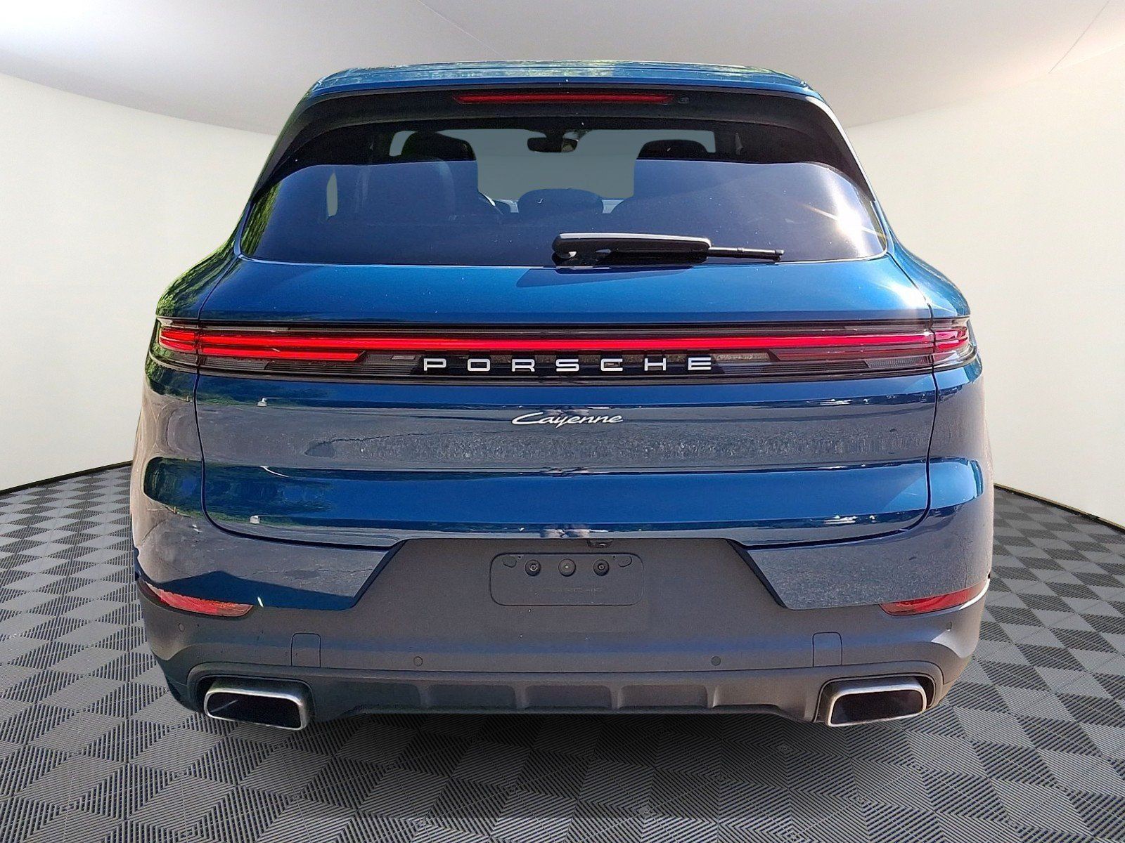 Used 2024 Porsche Cayenne AWD/4WD image 5