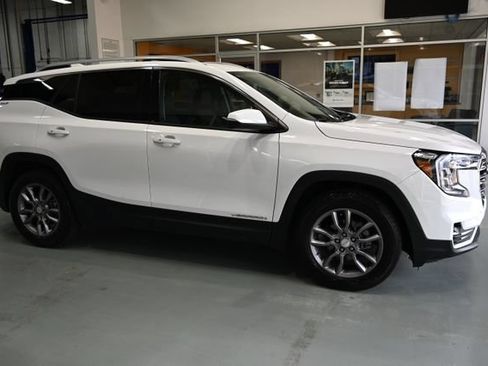 Used 2023 GMC Terrain SLT FWD image 4