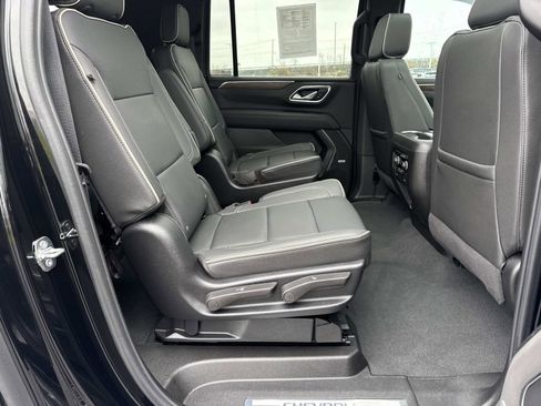 Used 2024 Chevrolet Suburban Premier image 19