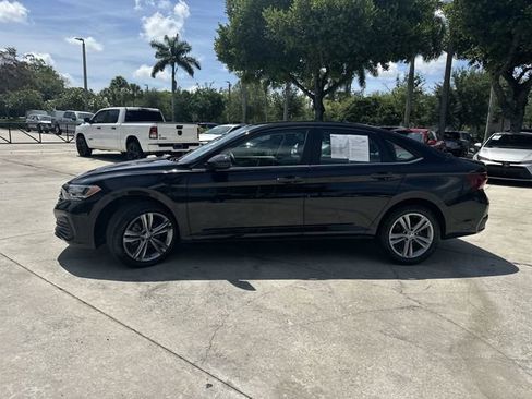 Used 2024 Volkswagen Jetta SE FWD image 18