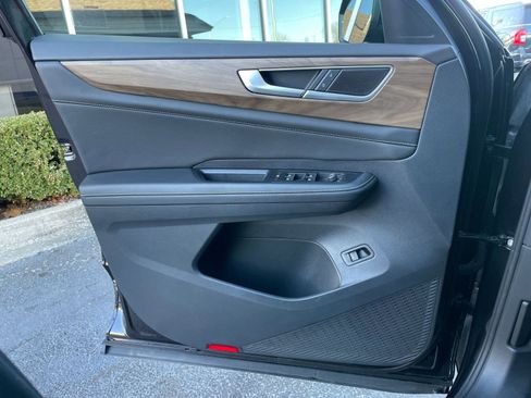 Used 2025 Volkswagen Atlas SE image 20