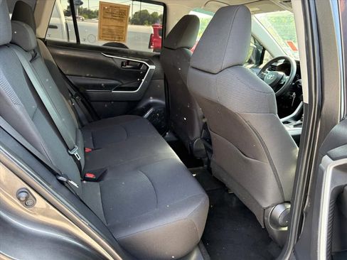 Used 2020 Toyota RAV4 LE FWD image 16