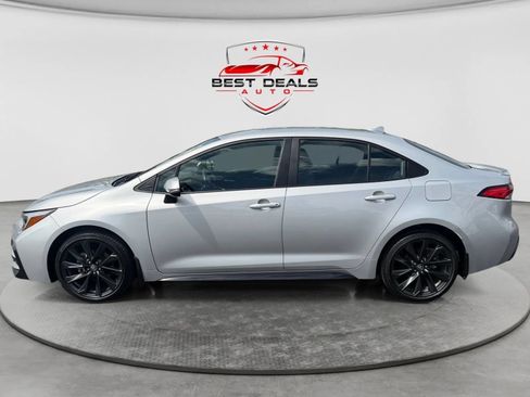 Used 2025 Toyota Corolla SE FWD image 3