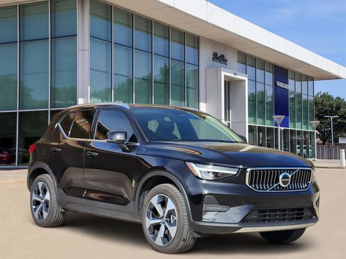 Used 2025 Volvo XC40 B5 Core w/ Protection Package Premier image 2
