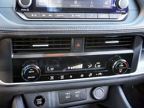 Used 2024 Nissan Rogue SV FWD image 28