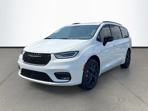 New 2026 Chrysler Pacifica Limited w/ S Appearance Package AWD/4WD image 3