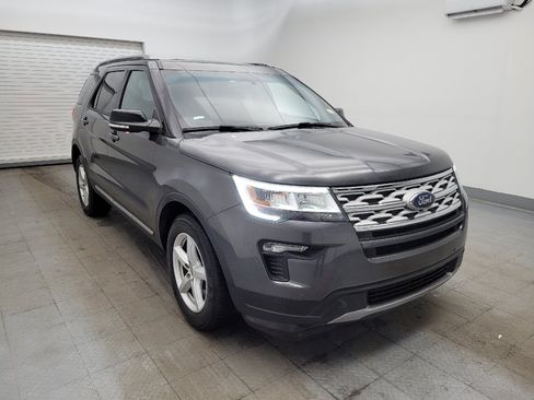 Used 2018 Ford Explorer XLT w/ Equipment Group 202A FWD image 13