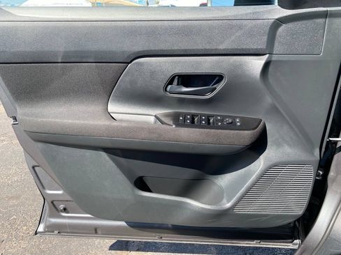 Used 2025 Nissan Kicks S FWD image 27