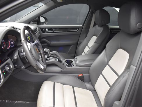 Used 2021 Porsche Cayenne S w/ Premium Package Plus AWD/4WD image 11