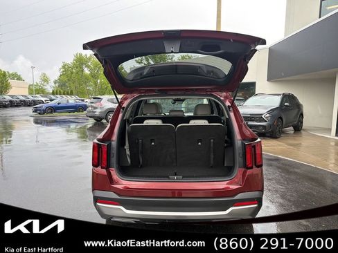 Certified 2024 Kia Sorento S w/ Panoramic Sunroof Package FWD image 15