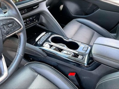 Used 2023 Buick Envision Essence FWD image 13