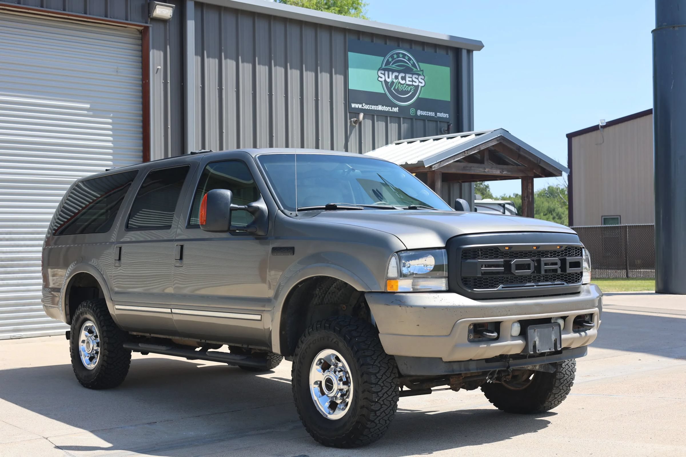 Used 2004 Ford Excursion Limited AWD/4WD image 1