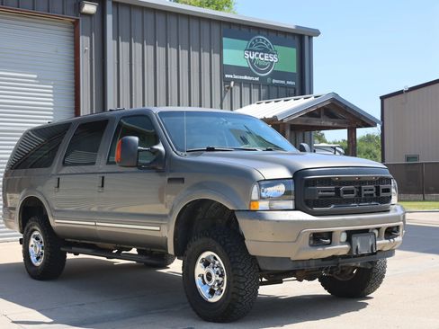 Used 2004 Ford Excursion Limited AWD/4WD image 1