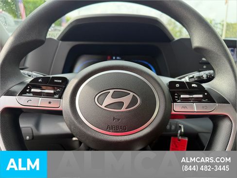 Used 2025 Hyundai Elantra SE image 18