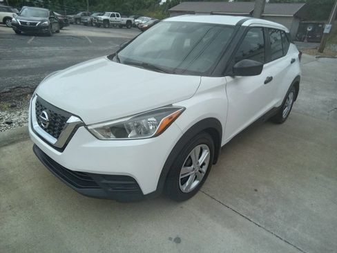 Used 2020 Nissan Kicks S FWD image 1