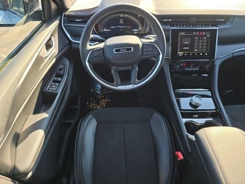 Used 2023 Jeep Grand Cherokee L Laredo AWD/4WD image 4