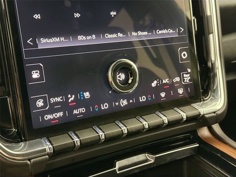 Used 2025 GMC Yukon Denali AWD/4WD image 25