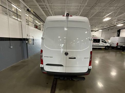 Used 2025 Mercedes-Benz Sprinter 2500 image 4