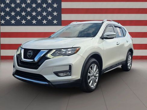 Used 2018 Nissan Rogue SV image 3