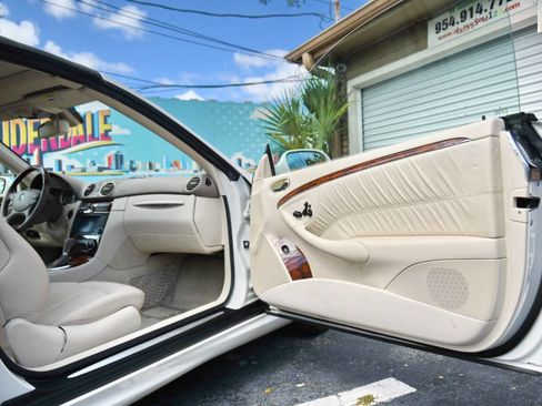 Used 2008 Mercedes-Benz CLK 550 Cabriolet image 34