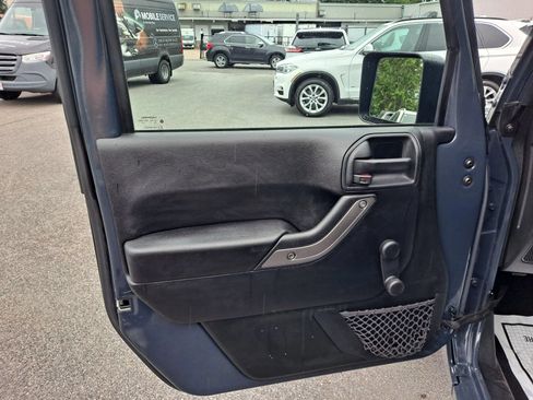 Used 2018 Jeep Wrangler Unlimited Sport w/ Connectivity Group AWD/4WD image 9