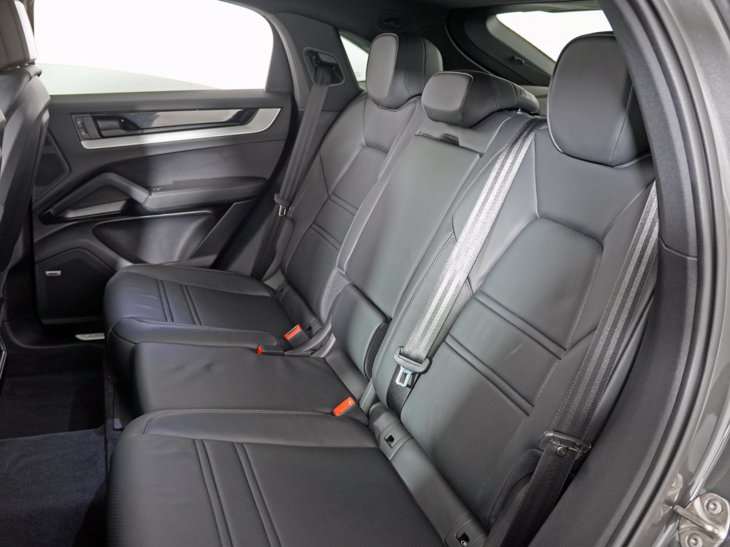 Certified 2024 Porsche Cayenne Coupe w/ Premium Package Plus AWD/4WD image 40