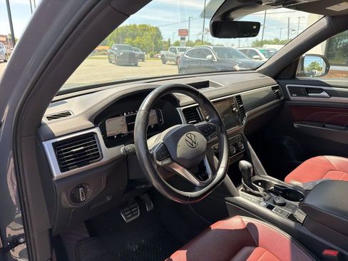 Used 2022 Volkswagen Atlas Cross Sport SEL Premium R-Line AWD/4WD image 4