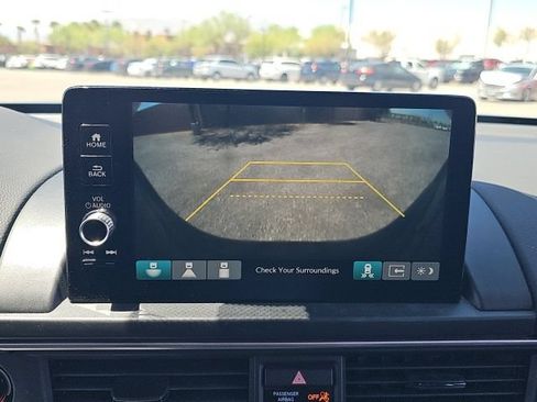 Used 2025 Honda Pilot Touring image 10