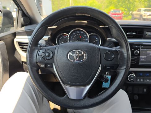 Used 2015 Toyota Corolla LE FWD image 14