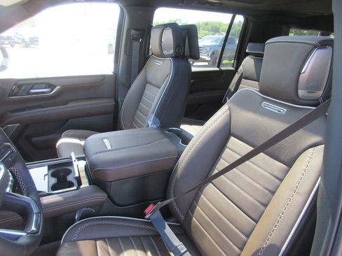 New 2026 GMC Yukon XL Denali Ultimate AWD/4WD image 11