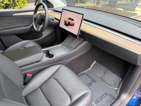 Used 2024 Tesla Model Y Long Range image 32