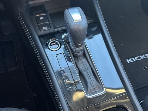 Used 2022 Nissan Kicks SV image 28