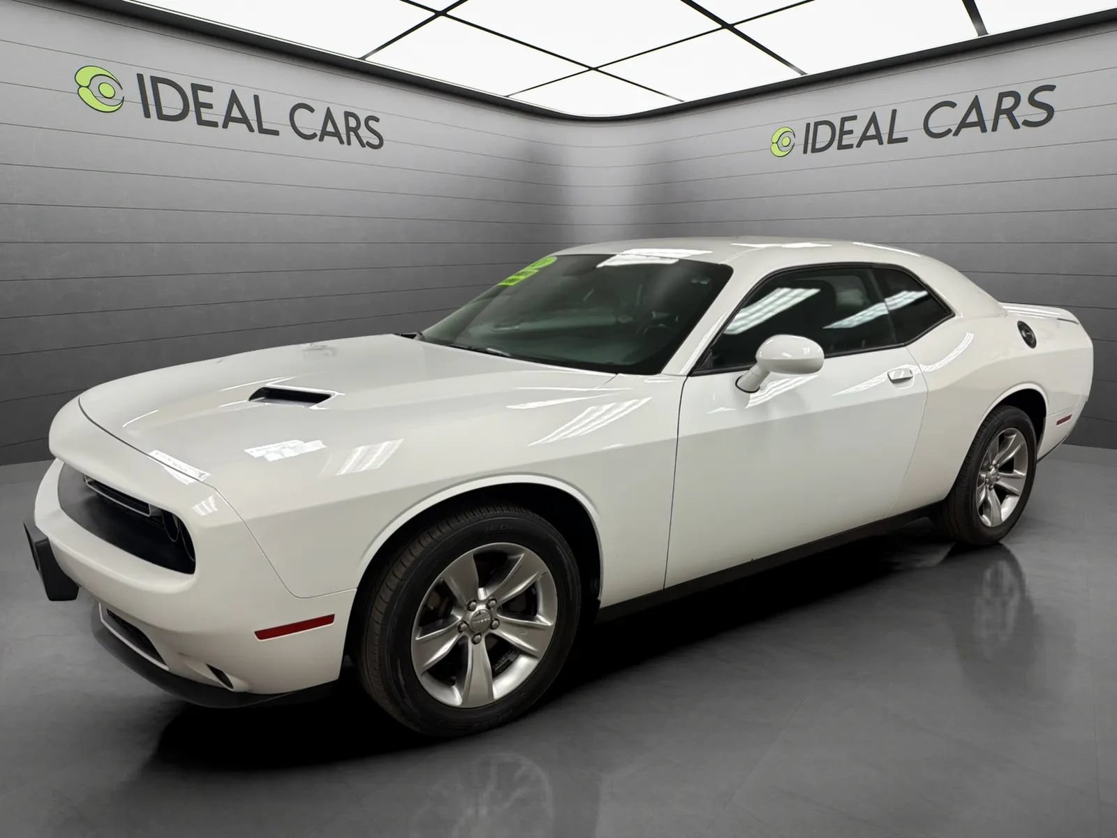 Used 2020 Dodge Challenger SXT RWD image 1