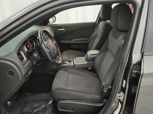 Used 2015 Dodge Charger SE RWD image 18