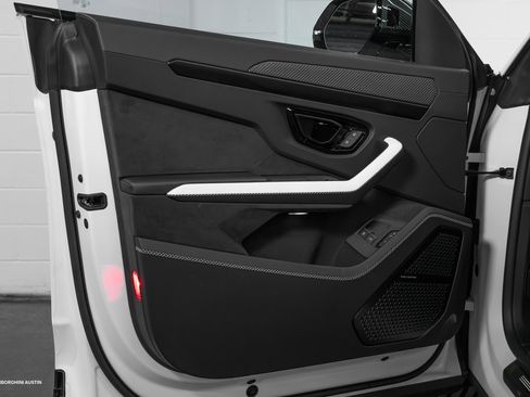 Used 2025 Lamborghini Urus SE image 20