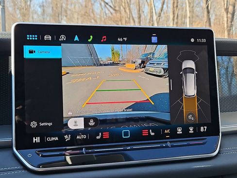 Certified 2025 Volkswagen Tiguan SE image 18