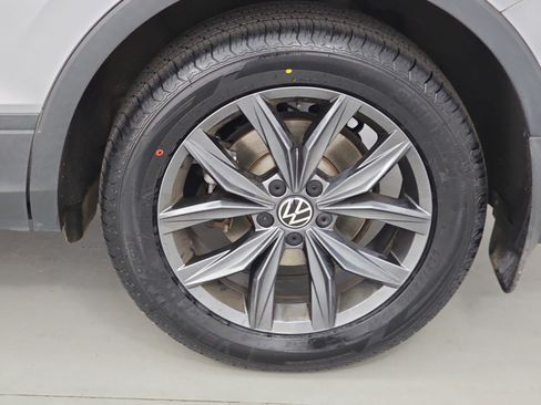 Certified 2022 Volkswagen Tiguan SE w/ Panoramic Sunroof Package image 34