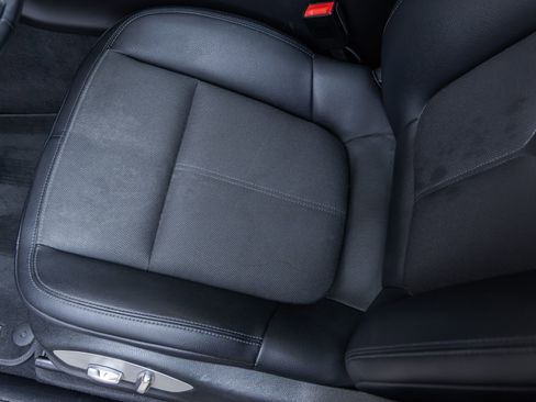 Certified 2022 Porsche Macan AWD/4WD image 24